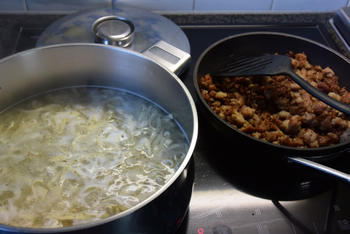 Ovenschotel van pasta, gehakt en tomatensaus 4