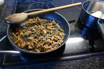 Warm vispannetje met paddenstoelen onder deegkorst 4