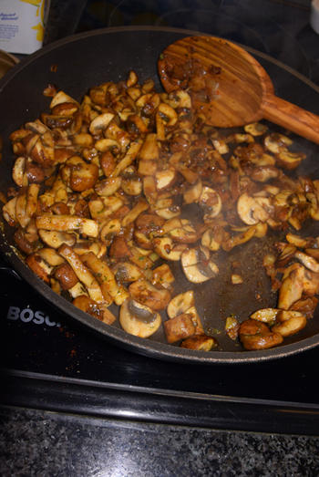 Zeebaarsfilet op vel gebakken met champignonsaus en rijst 6