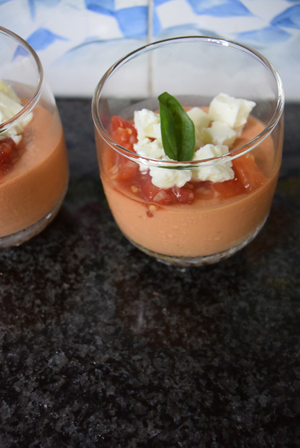Glaasje tomatencoulis met feta en basilicum 1