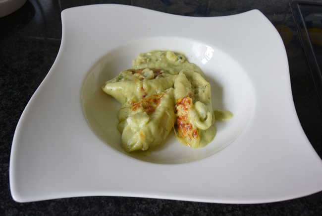 Met vis en courgette gevulde conchiglioni (pastaschelpen) met broccoli-kaassaus 1
