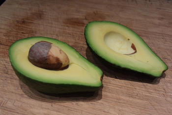 Avocadomousse met gebakken visfilets. 2