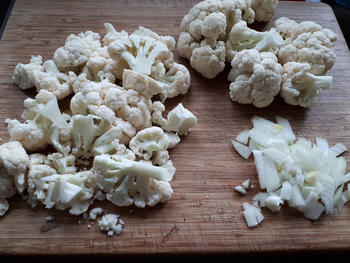 Gegratineerde bloemkool met bloemkoolsaus en kerstomaatjes 2