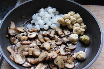 Kalfsblanquette met champignons, zilveruitjes en gehaktballetjes 6