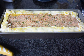 Koude terrine van bladerdeeg, gehakt en ham 6