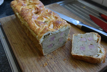 Koude terrine van bladerdeeg, gehakt en ham 10