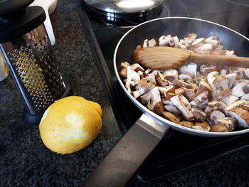 Vegetarisch: Champignons met tomaatjes en gepocheerd ei 6