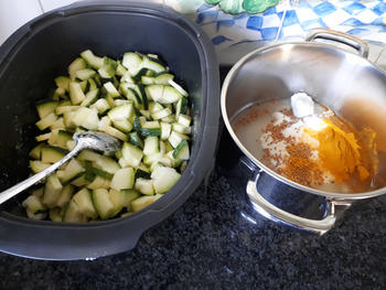 Zoetzure courgettes in bokaaltjes 3