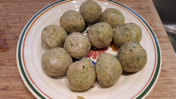 Eenvoudige visballetjes (viskfte, -kefta of keftedes) met mosterdsaus en kappertjes 5