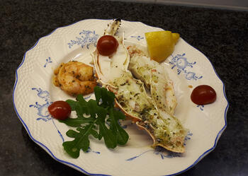 Gemarineerde king crab poten, scampi en avocadomousse 5