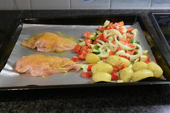 Gevulde kipfilet met groentjes in de oven 7