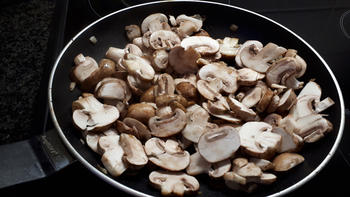 Linzenballetjes met champignons en tomatensaus 8