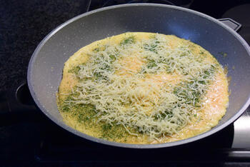 Omelet met garnalen  en kaas 4