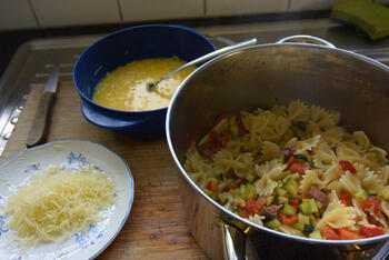 Pasta carbonara met courgette en paprika 8