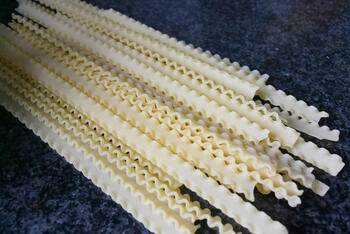 Pasta met asperges, erwten en hazelnootpesto 4