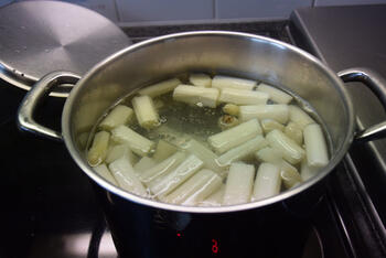 Pasta met asperges, erwten en hazelnootpesto 6