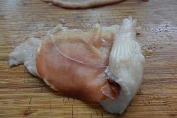 Rogvleugelrolletjes met ham en rucola- of paprikasaus 8