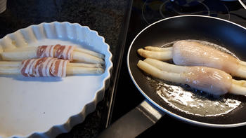 Rolletjes van gebakken rog met asperges, sausje en prei 5
