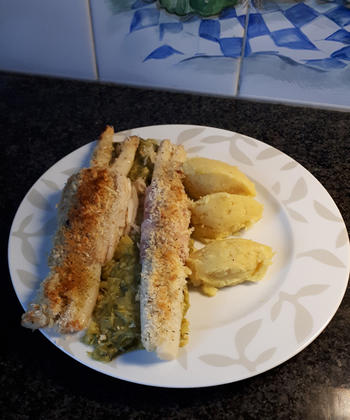 Rolletjes van gebakken rog met asperges, sausje en prei 8