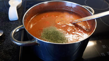Tomatensoep met paprika en erwten. 4