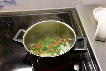 Vegetarische pasta met linzen en tomatensaus 5