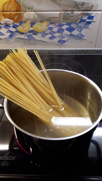 Vegetarische pasta met linzen en tomatensaus 8