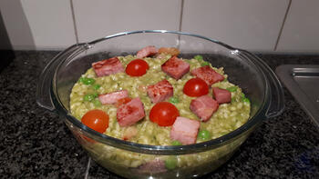 Eenvoudige risotto met, ham, erwten en mozzarella 8