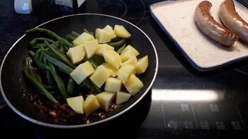 Luikse salade met prinsesboontjes, spekjes en worst 4