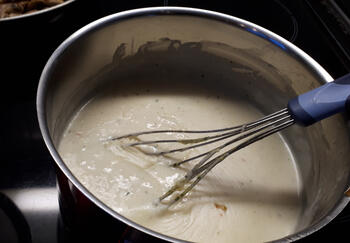 Ovenschotel  met farfalle, gekookt hammetje en kaassaus 6