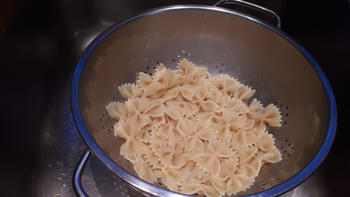 Ovenschotel  met farfalle, gekookt hammetje en kaassaus 7