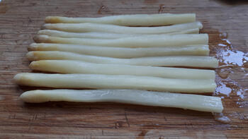 Vegetarische pasta met asperges, geroosterde paprika en groene pesto 2