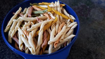 Vegetarische pasta met asperges, geroosterde paprika en groene pesto 3