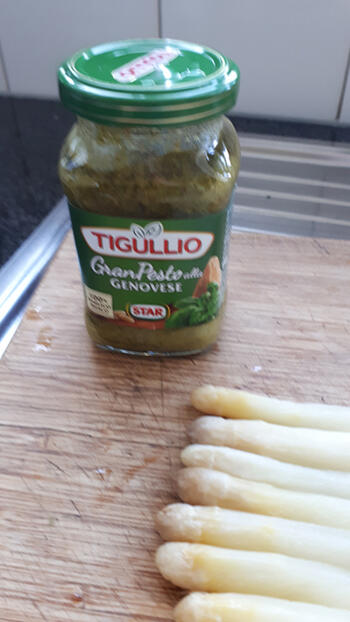 Vegetarische pasta met asperges, geroosterde paprika en groene pesto 4