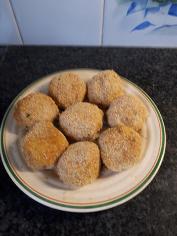 Bloemkoolballetjes met tomatensaus 6