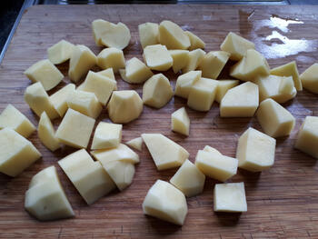 Brandade koekjes van vis en aardappelen met carpaccio van tomaten 3