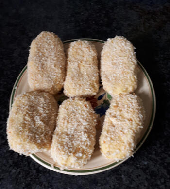 Brandade koekjes van vis en aardappelen met carpaccio van tomaten 9