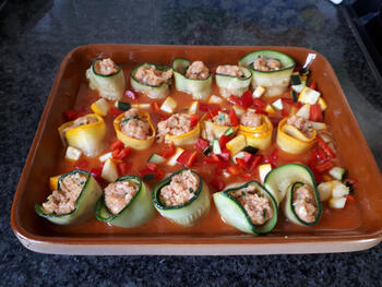 Courgetterolletjes met gehakt en tomatensaus 8