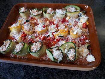 Courgetterolletjes met gehakt en tomatensaus 9