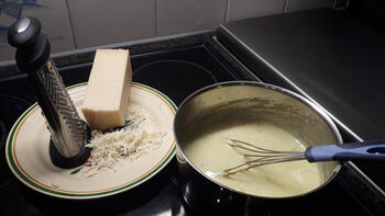 Farfalle met witte kool, spekjes en kaassaus 4