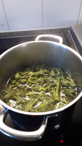Frittata met broccoli, spekjes en Feta 3