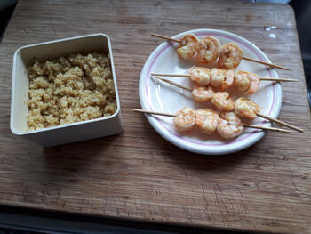 Hapje: Glaasje met quinoa en scampi 2