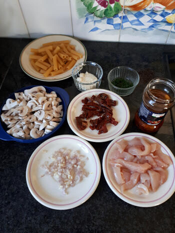 Pasta met kipfilet, champignons en zongedroogde tomaatjes 2