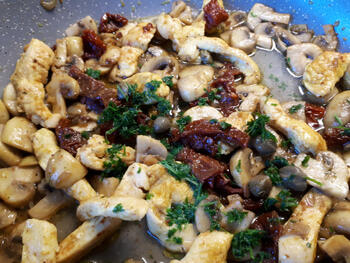 Pasta met kipfilet, champignons en zongedroogde tomaatjes 6