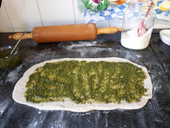 Pizzarolletjes met pesto, ham en kaas 3