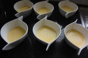 Thermomixrecept: crème brulée met blauwe bessen en meringue 3