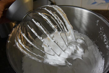 Thermomixrecept: crme brule met blauwe bessen en meringue 4