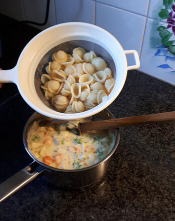 Vegetarische ovenschotel; pasta-knolselder-champignons-kaassaus 7