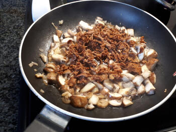 Vegetarische pasta met champignons en puntpaprikas 6