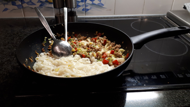 Gewokt gehakt met rode currypasta en groenten 1