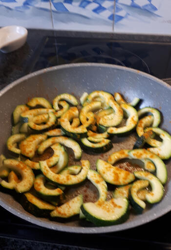 Courgetteballetjes in tomatensaus 3